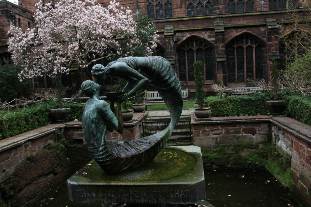 Esta foto la realicé en la Catedral de Chester, es una fuente situada en un patio interior de la catedral.